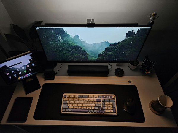 Quels sont les avantages des refroidisseurs AIO (All-in-One) pour les configurations PC compactes ?